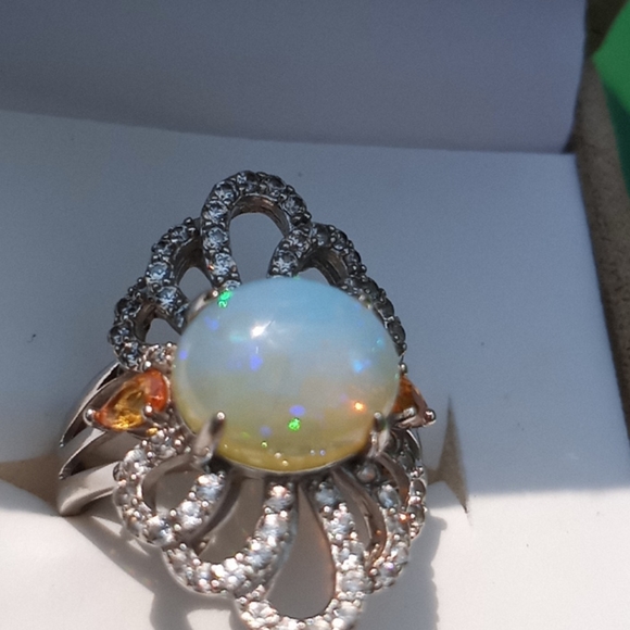 Ethiopian opal ring - Picture 2 of 5